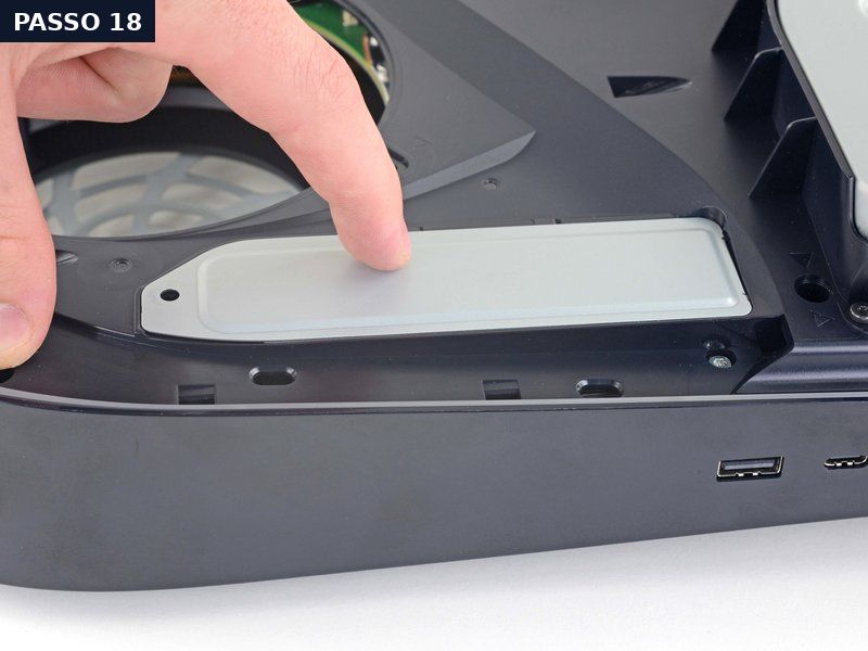 Passo 18: Retire a tampa do SSD